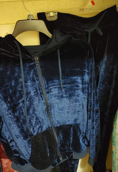 Steve Harvey velvet outfit size medium - Picture 1 of 3